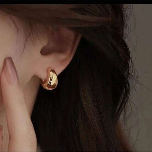 "Jane" Huggie Hoop Minimalist Gold Teardrop Earrings - Picture 2 of 3
